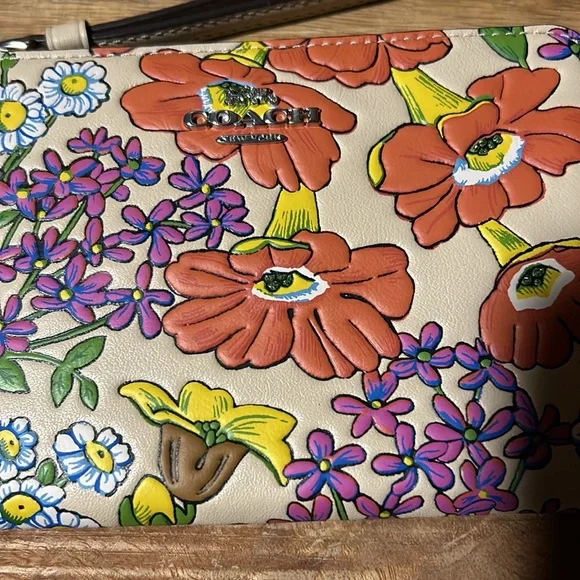 Coach Zip Leather Floral Wristlet BNWT BEAUTIFUL - Picture 2 of 10